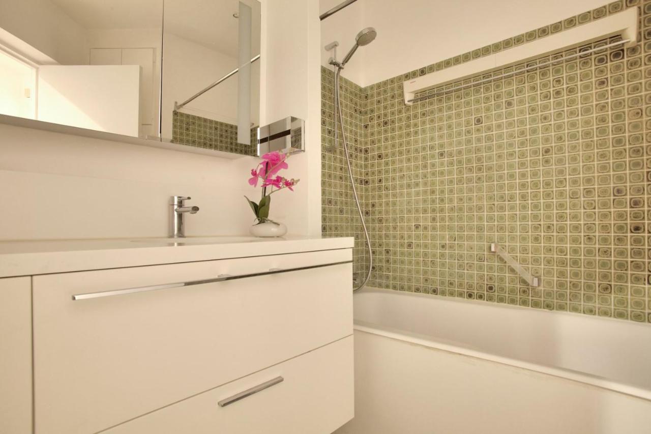 2 Bedrooms Tour Eiffel Breteuil Париж Екстериор снимка